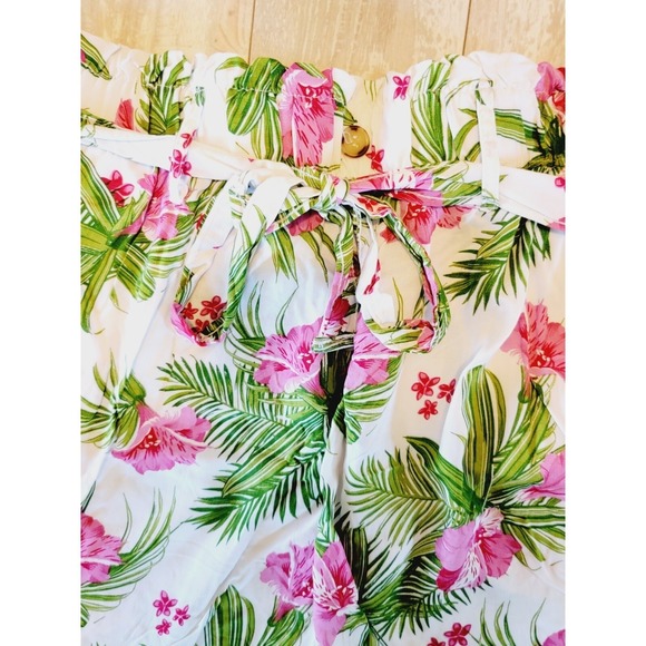 Taxi 1X‎ Women's Paperbag Shorts Floral Tropical With Belt Pull On Pockts NWT - Picture 4 of 7